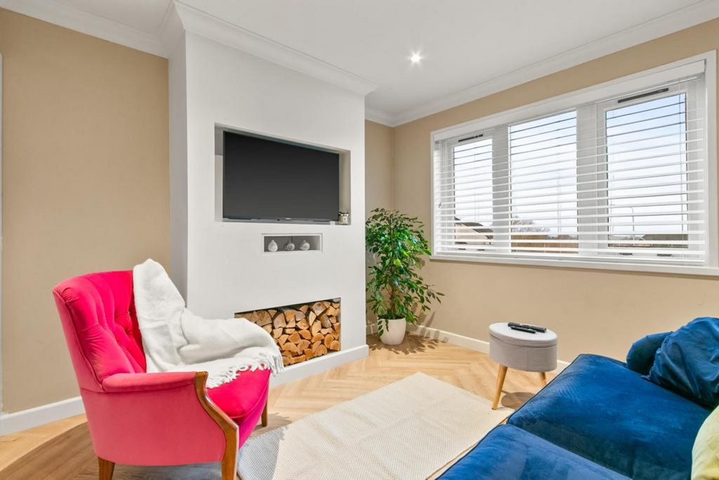 Property photo 2 of 32