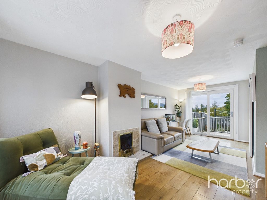 Property photo 2 of 15 5699743