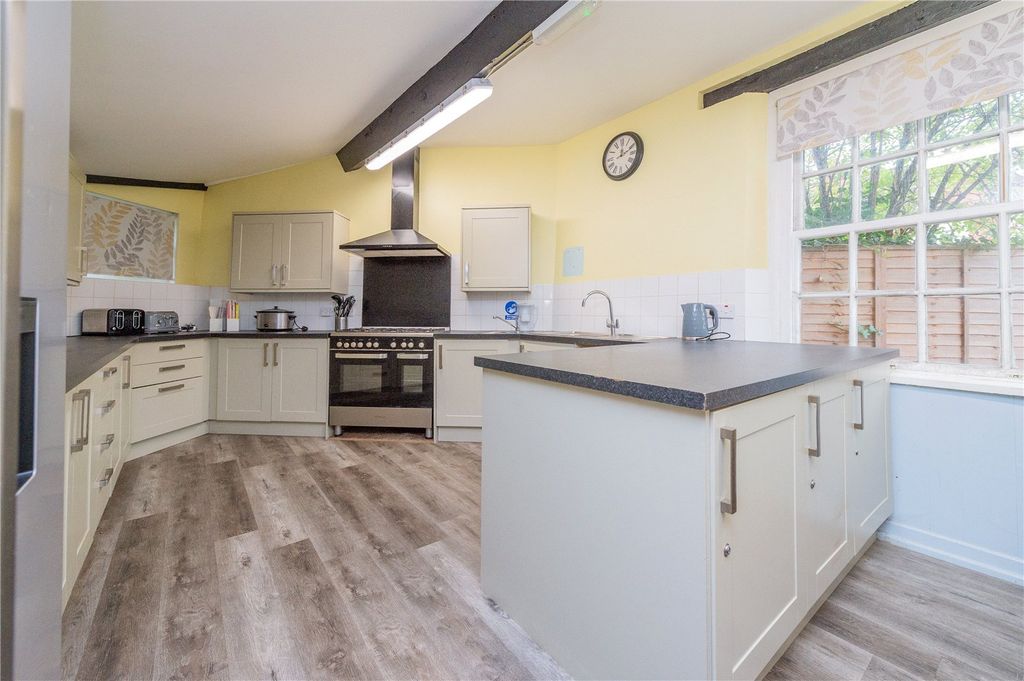 Property photo 2 of 70 Picture No. 53