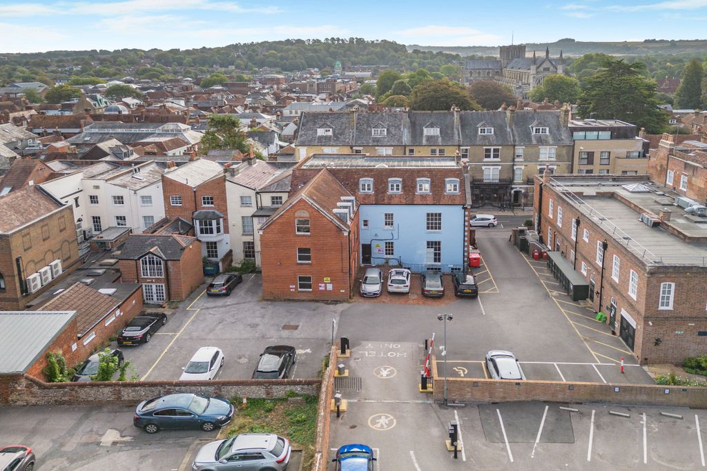 Property photo 2 of 3 12 Southgate Street, Winchester, So23 9Ef