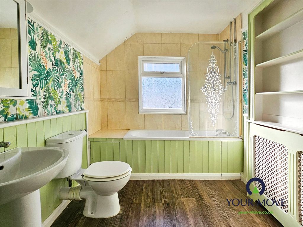 Property photo 2 of 9 Bathroom