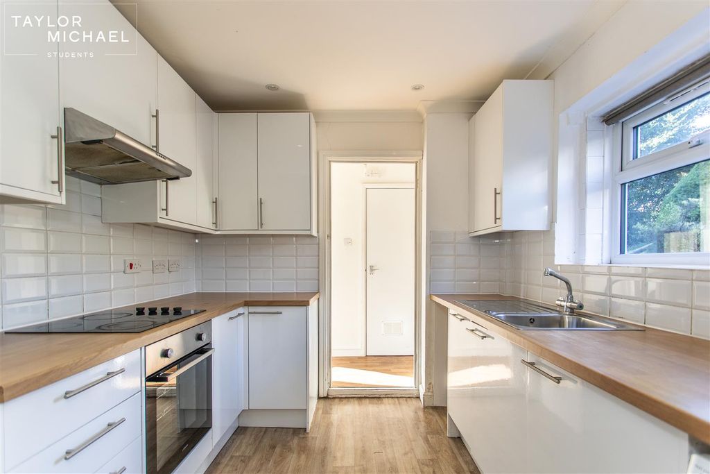 Property photo 1 of 24 Kitchen