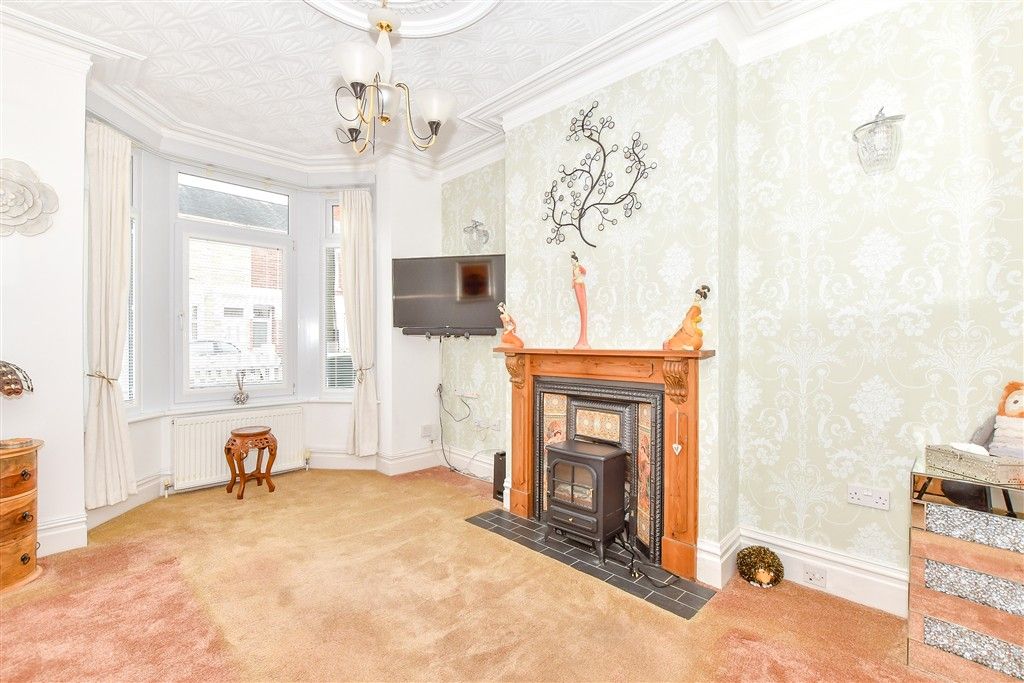 Property photo 2 of 11 Lounge