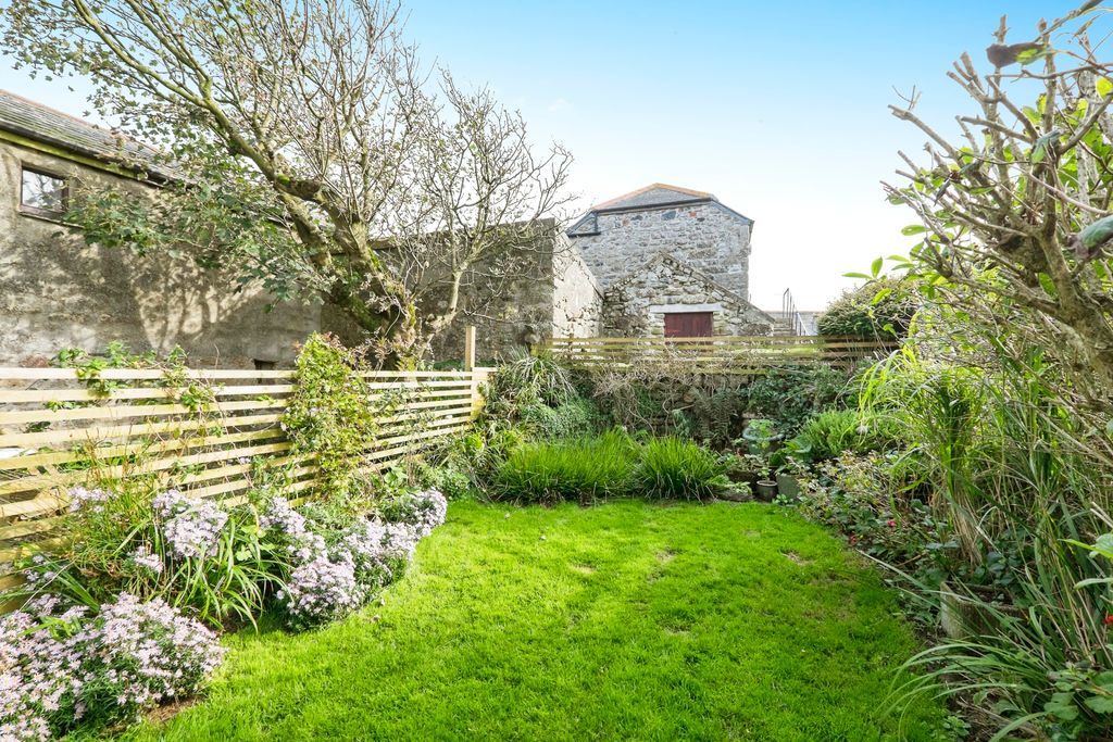 Property photo 3 of 17 Photography