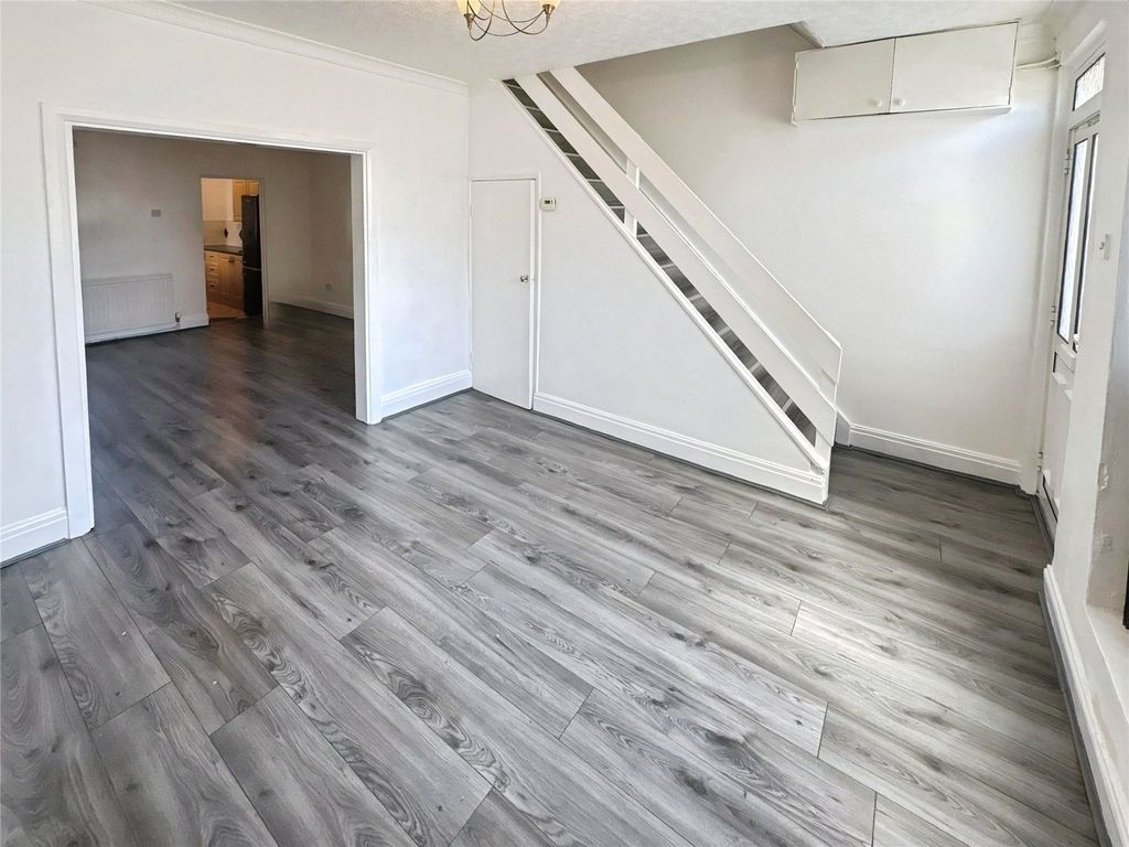Property photo 2 of 10 Lounge