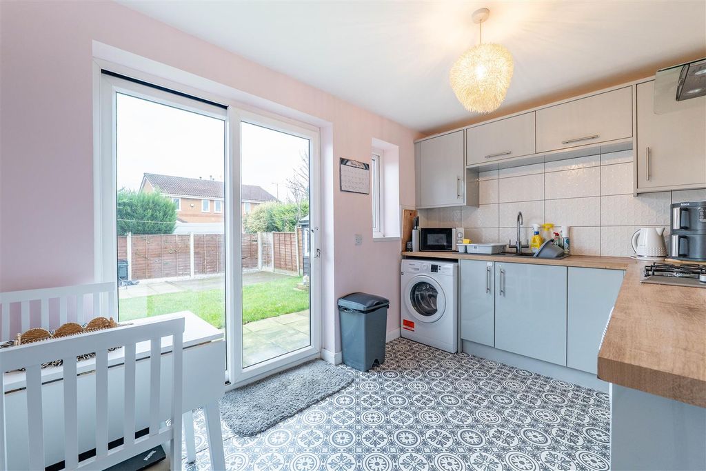 Property photo 3 of 18 Kitchen/Dining Room