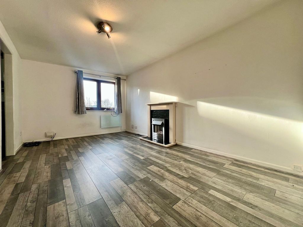 Property photo 3 of 5 Lounge