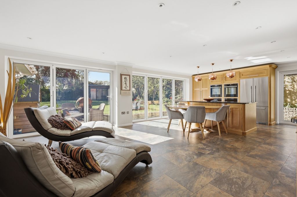 Property photo 2 of 30