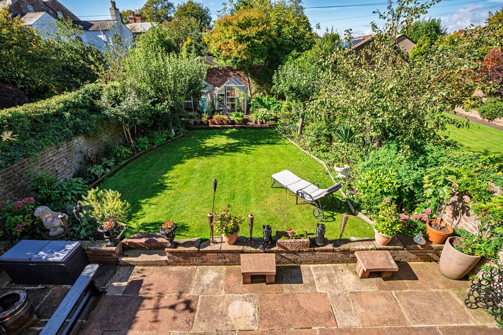 Property photo 2 of 59