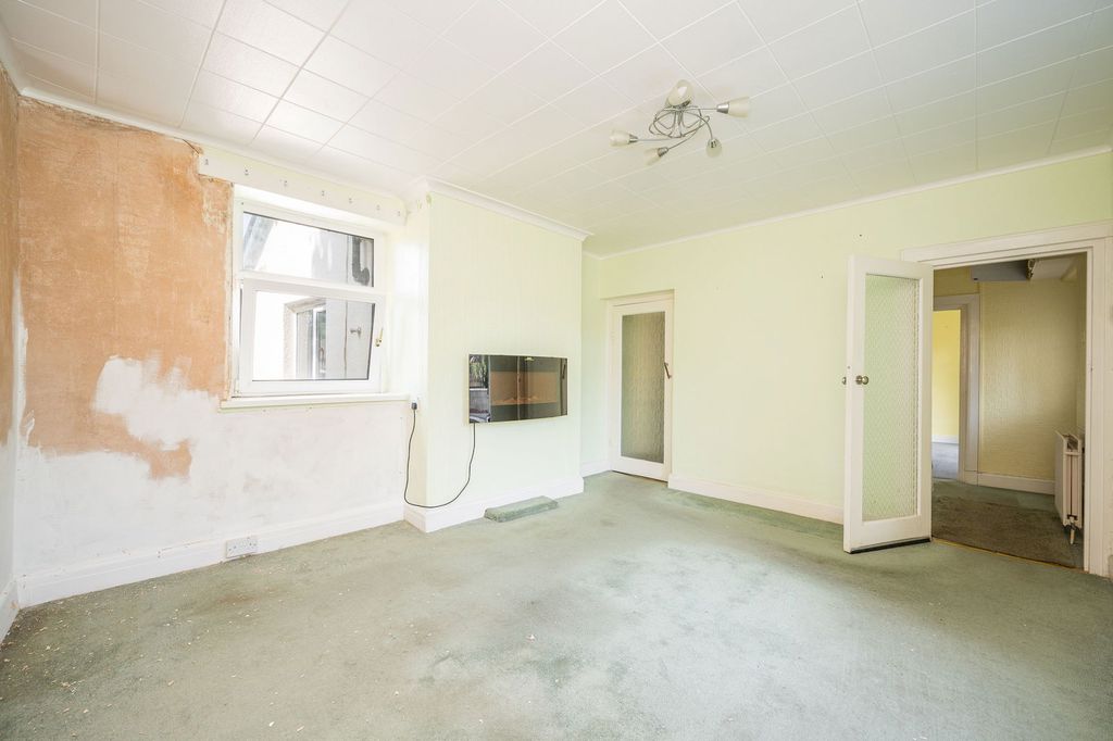 Property photo 3 of 38