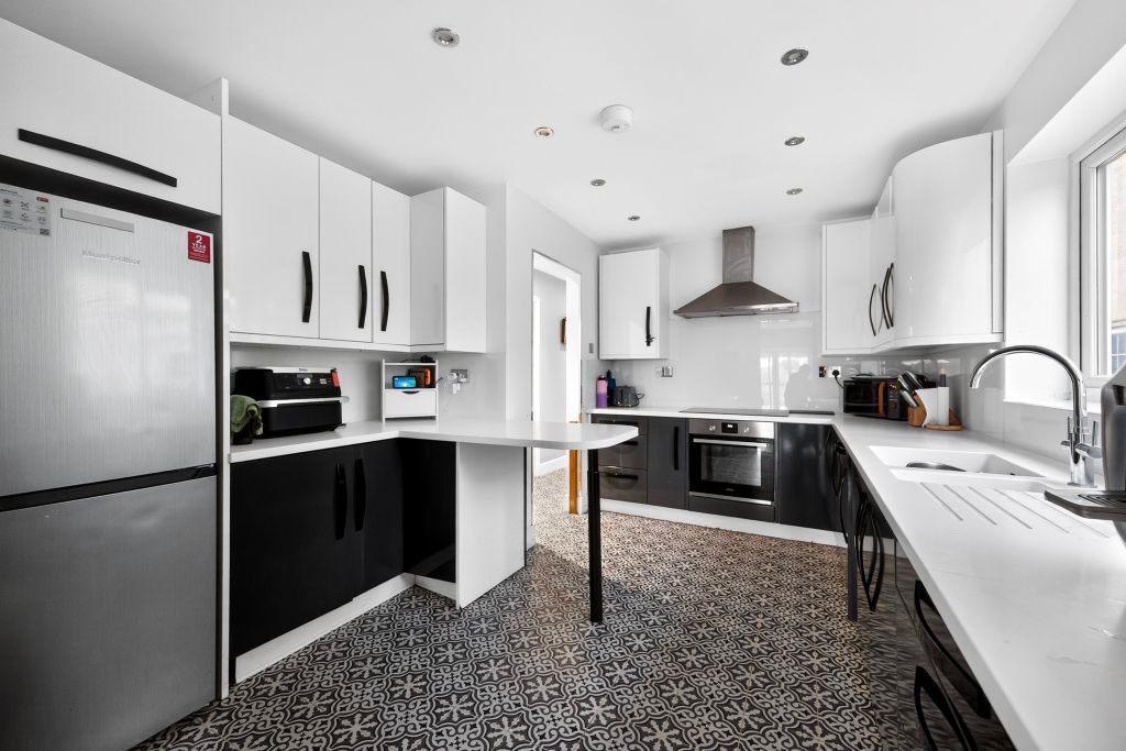 Property photo 3 of 18