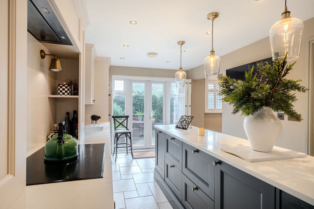 Property photo 2 of 43