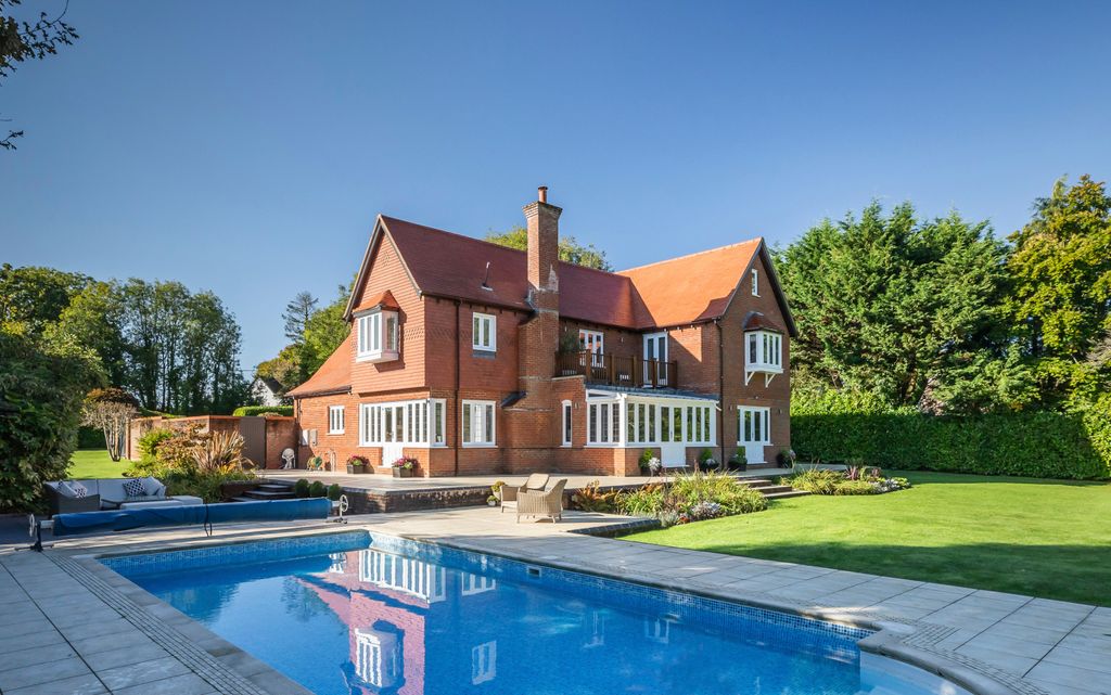 Property photo 1 of 17 Amblemead
