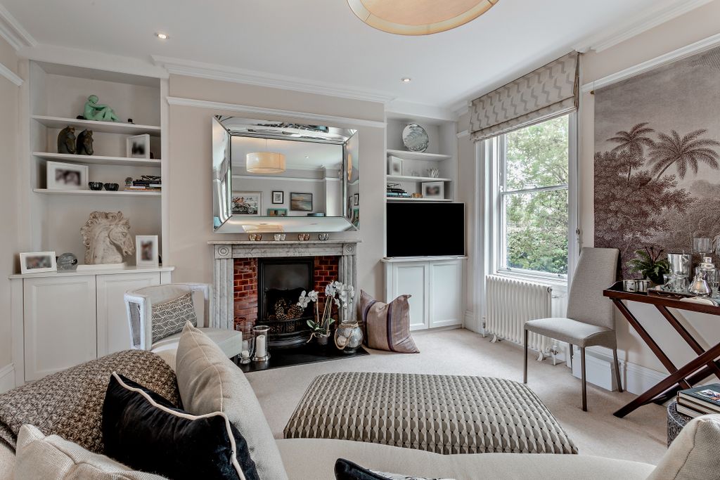 Property photo 3 of 18 8657811-Interior20-V2-800