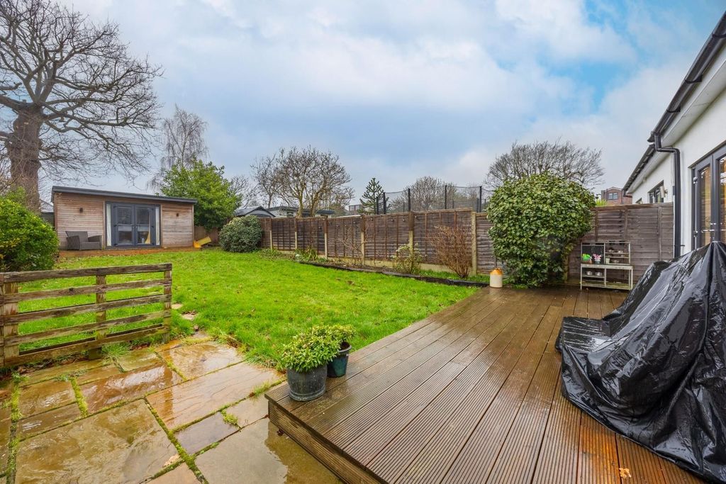 Property photo 3 of 24 Garden