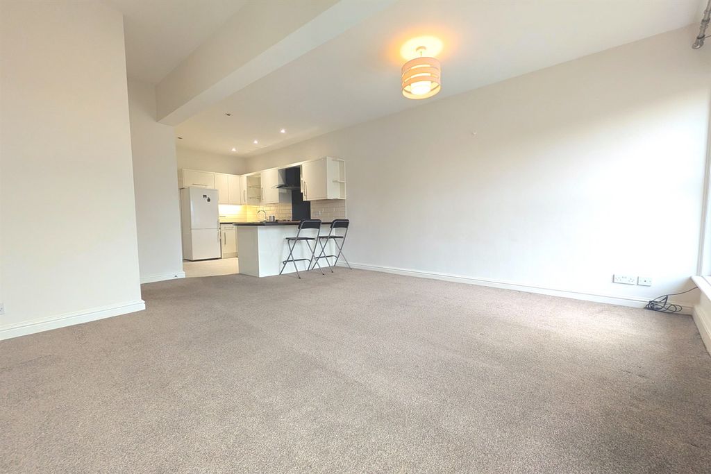 Property photo 2 of 6 Lounge