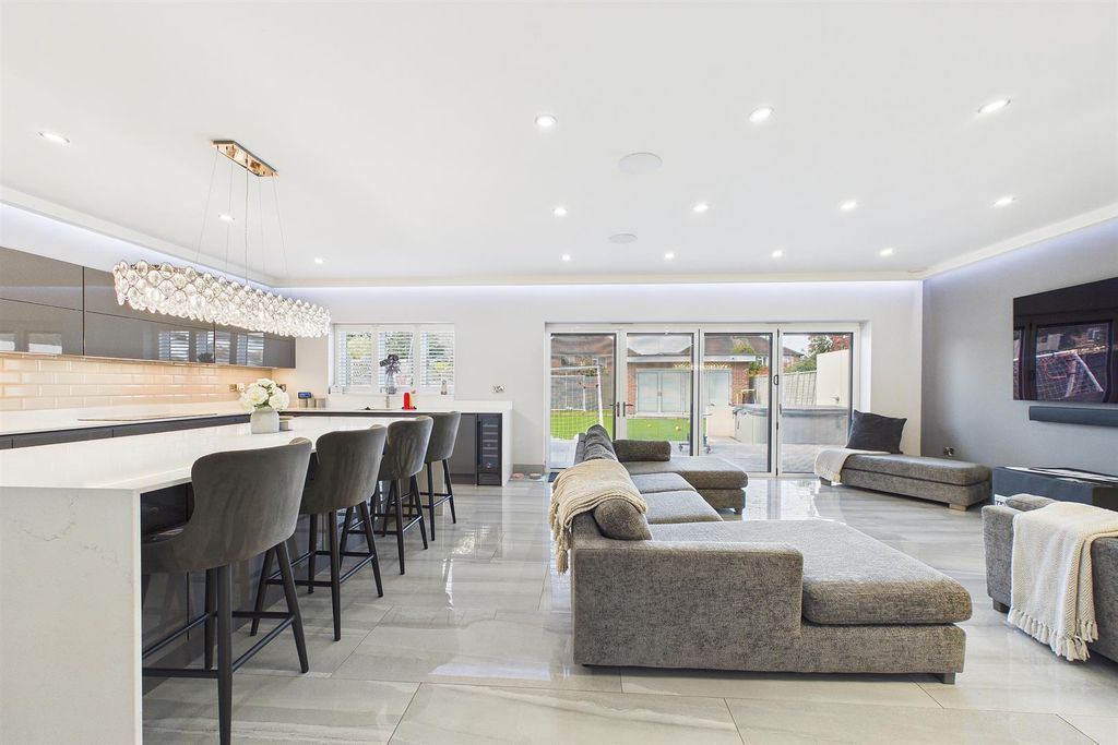 Property photo 3 of 23 Cam03736G0-Pr0255-Still025.Jpg