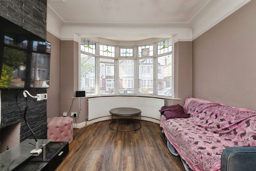 Property photo 2 of 19 Pbox-Img.Jpg