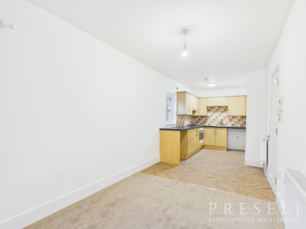 Property photo 1 of 10 Cam05119G0-Pr0066-Still004