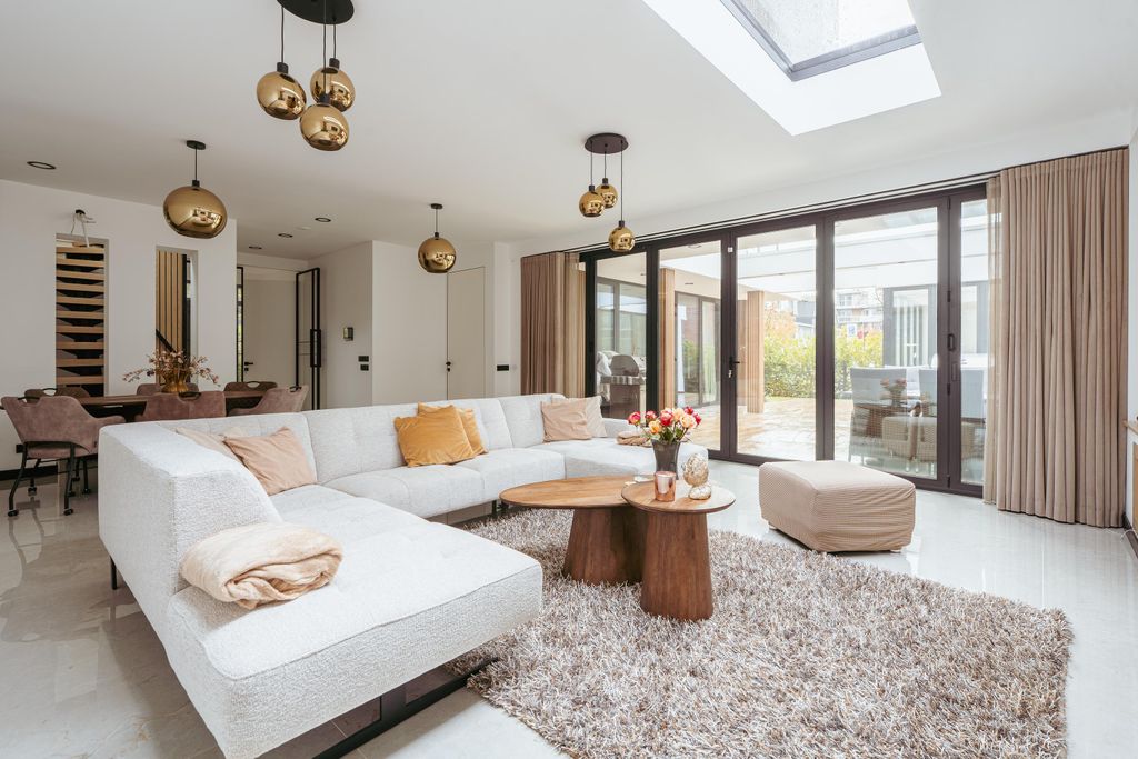 Property photo 2 of 49