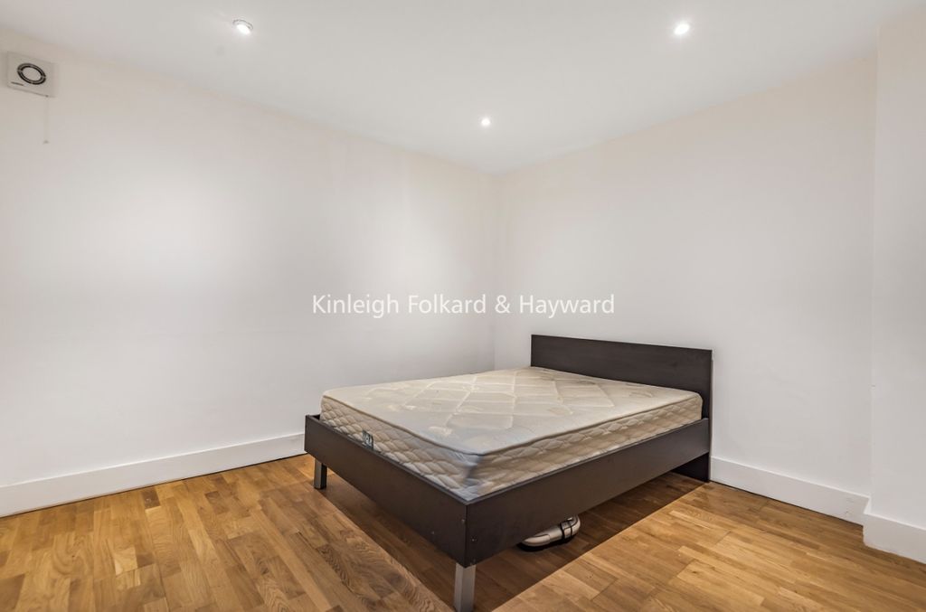 Property photo 3 of 6 220c68F5-F078-4576-9
