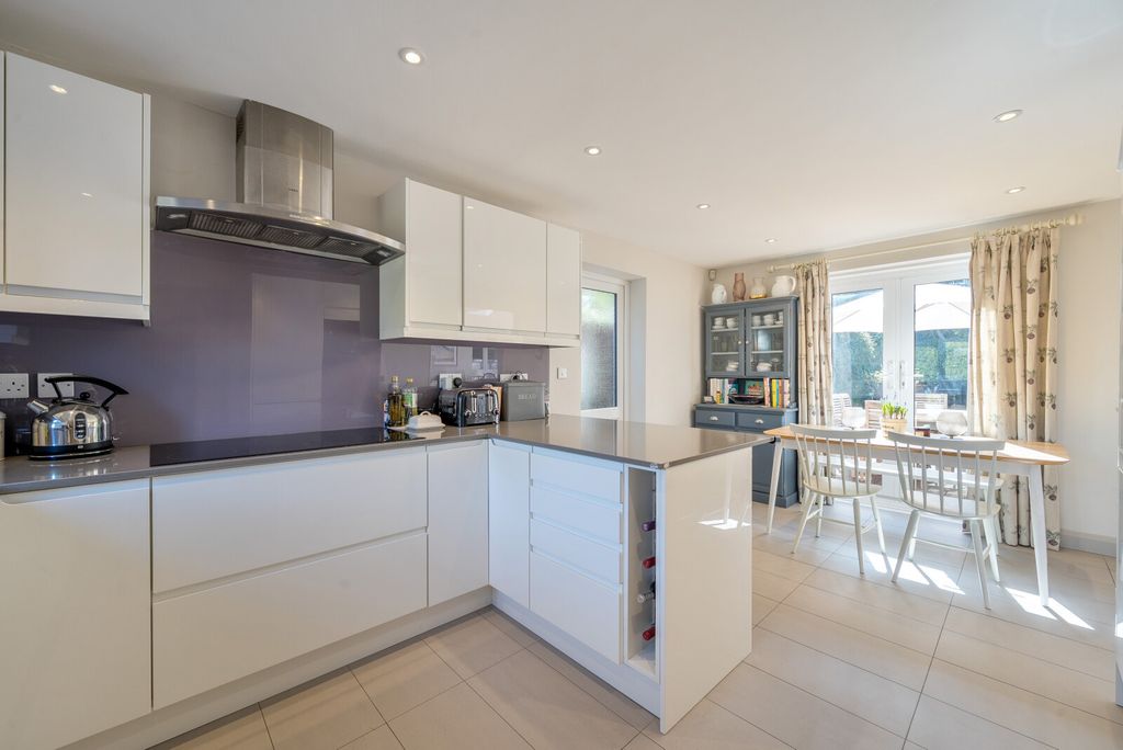 Property photo 3 of 16 Kitchen