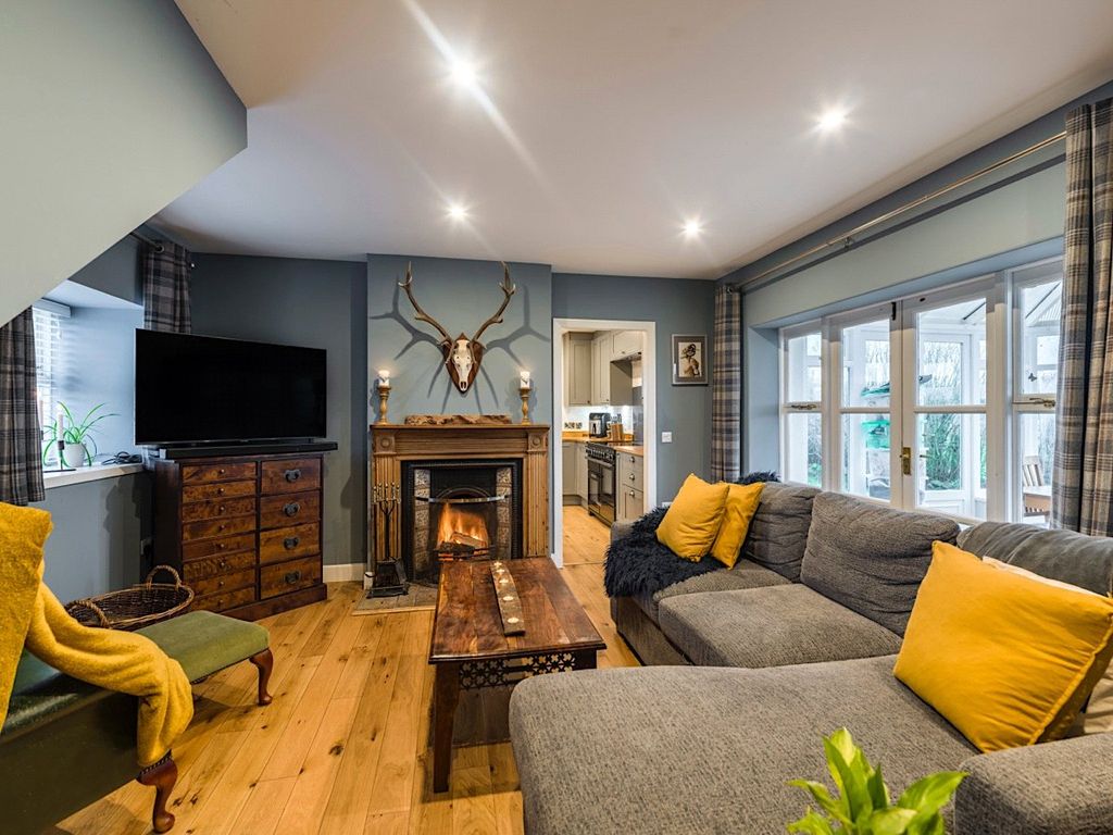 Property photo 2 of 11 Sitting Room