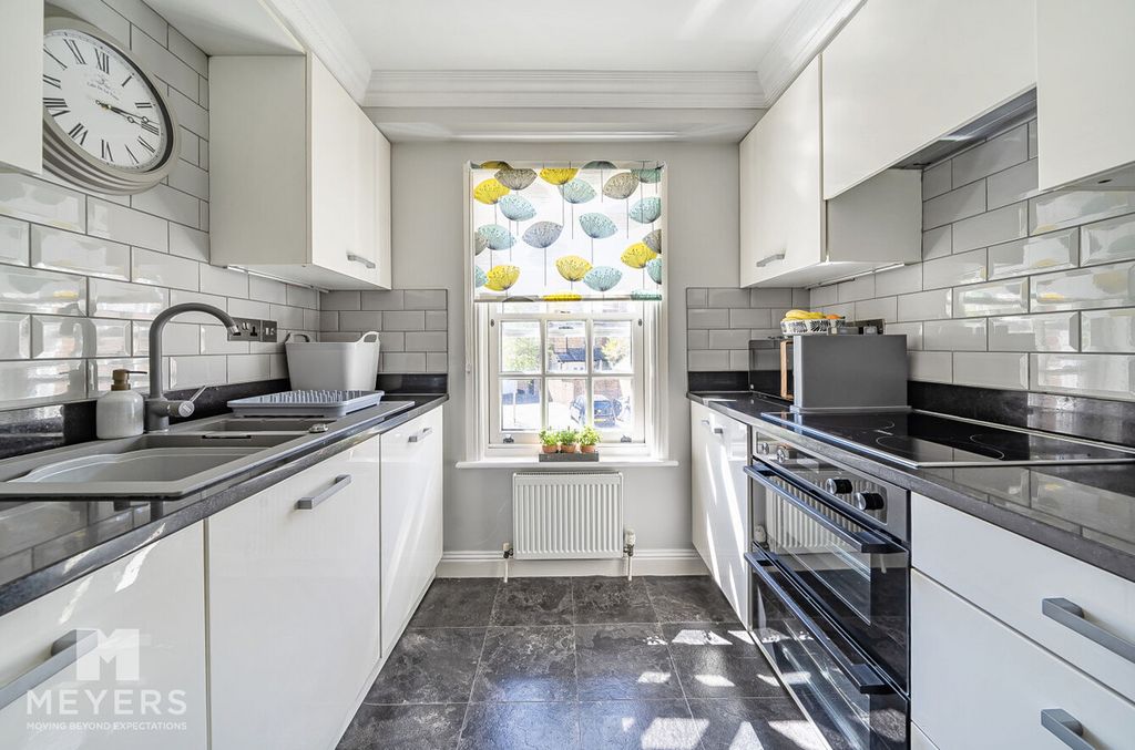 Property photo 2 of 8