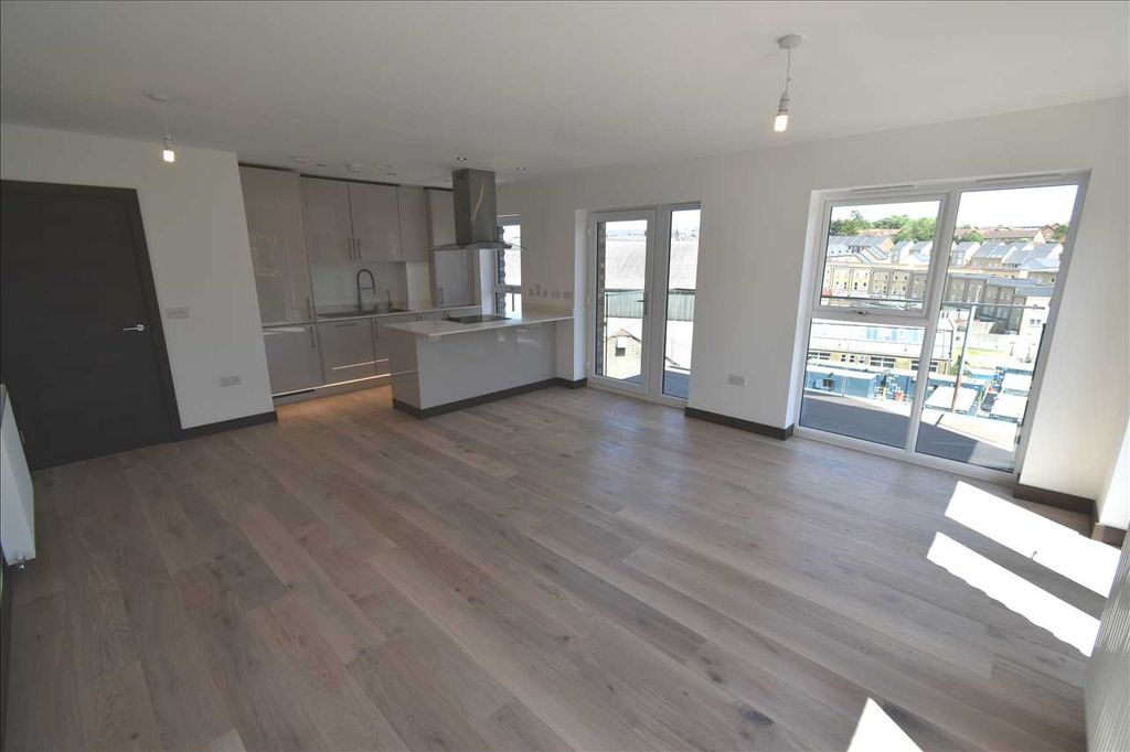 Property photo 2 of 9