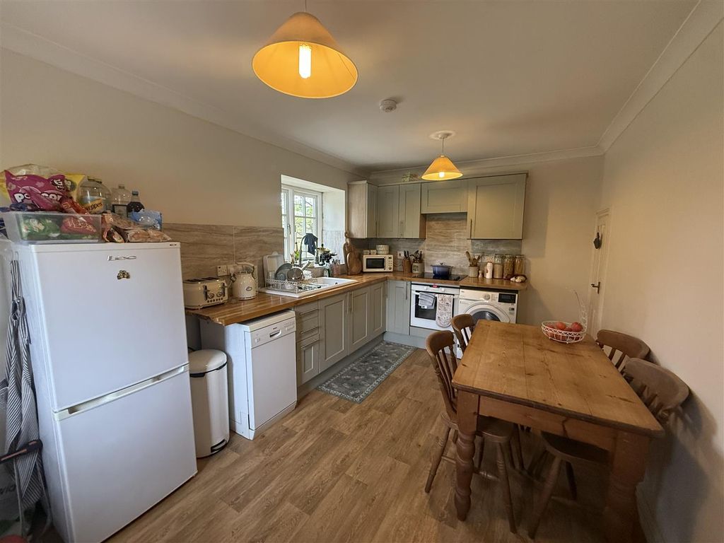 Property photo 2 of 16 Kitchen