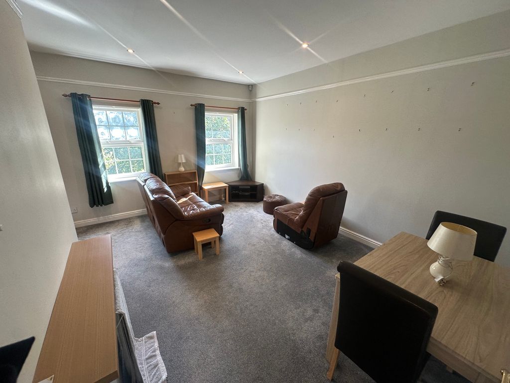 Property photo 3 of 10 Living Room