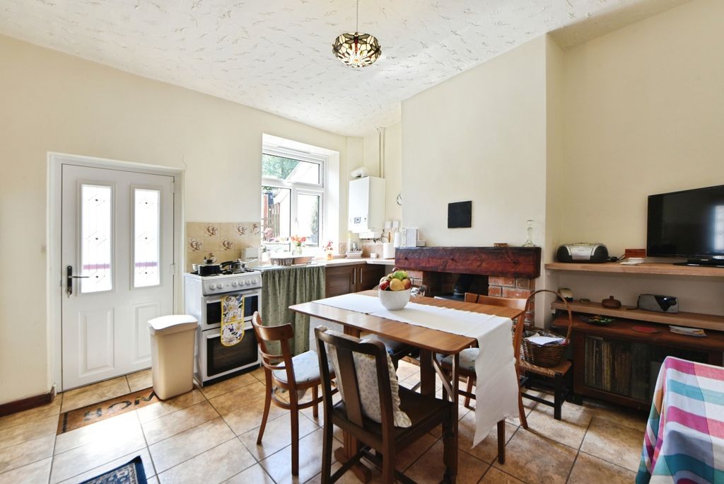 Property photo 2 of 11 Dining Kitchen