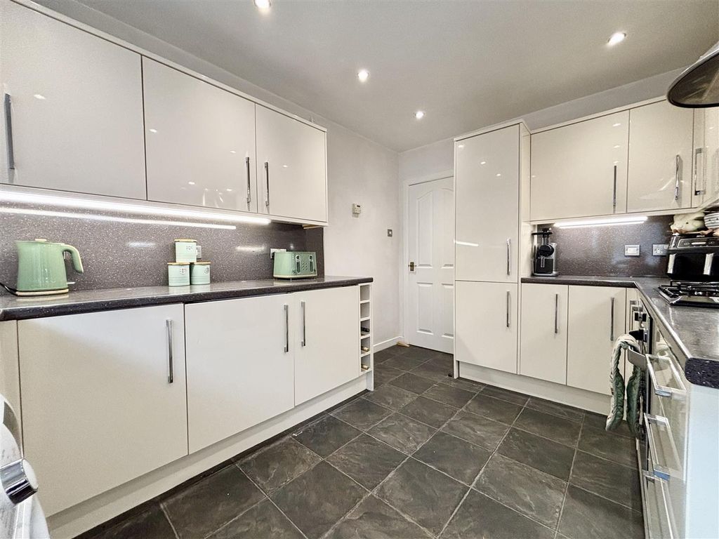 Property photo 3 of 25