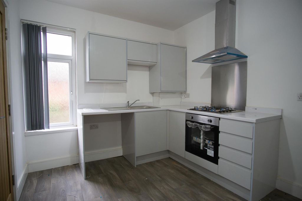 Property photo 3 of 7 Kitchen Area
