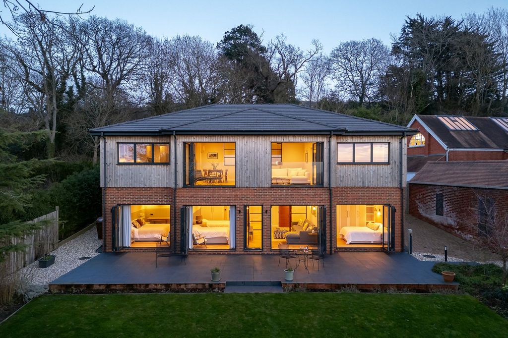 Property photo 1 of 17