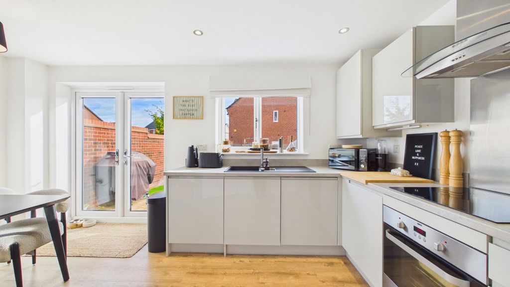 Property photo 3 of 19 5897253