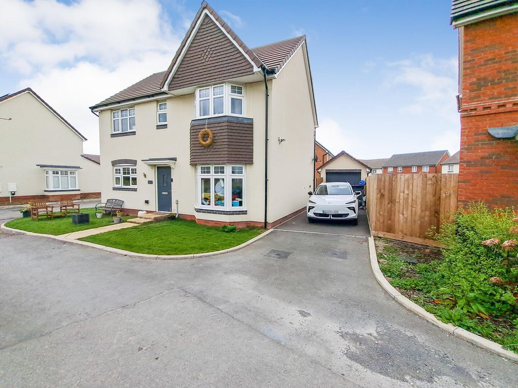 Property photo 2 of 19 Front (Exterior)