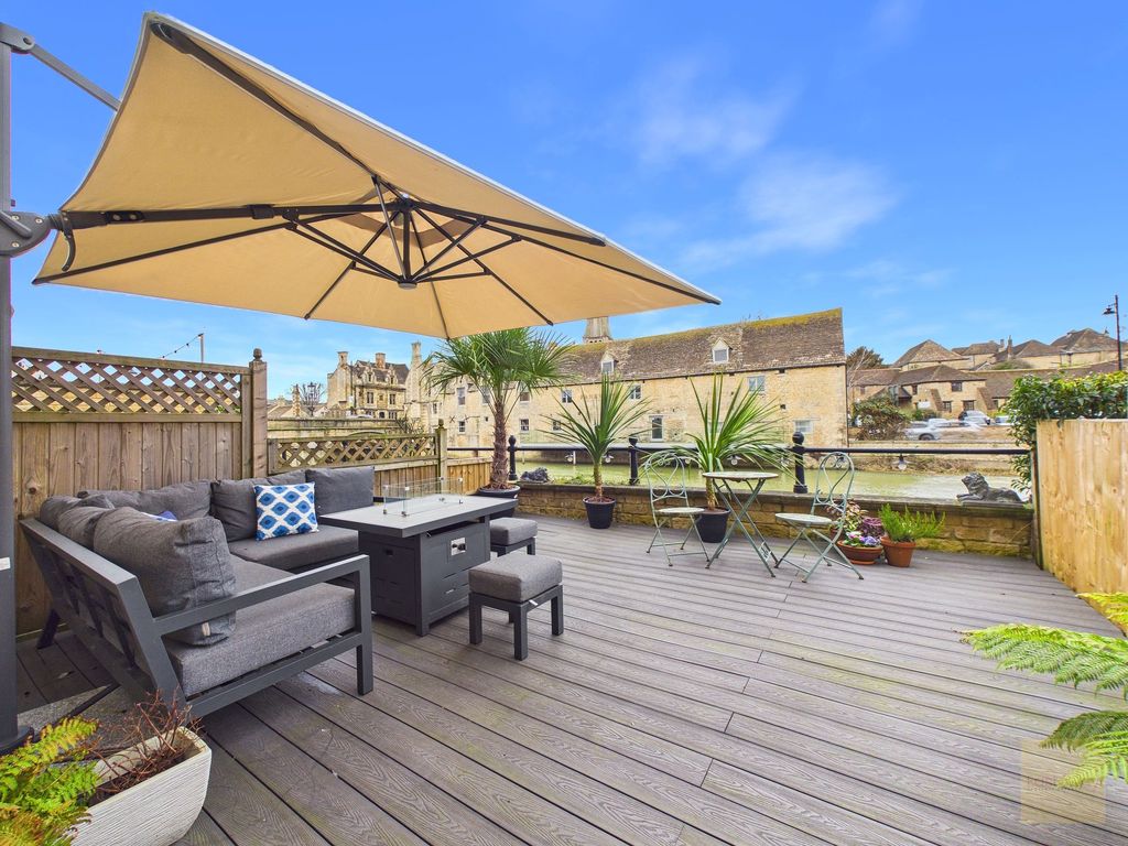 Property photo 2 of 21 Terrace