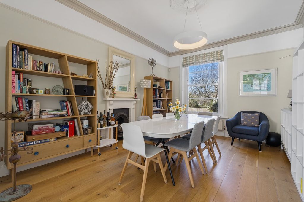 Property photo 3 of 31