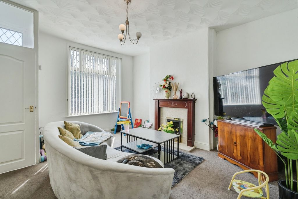 Property photo 3 of 19 Pbox-Img.Jpg