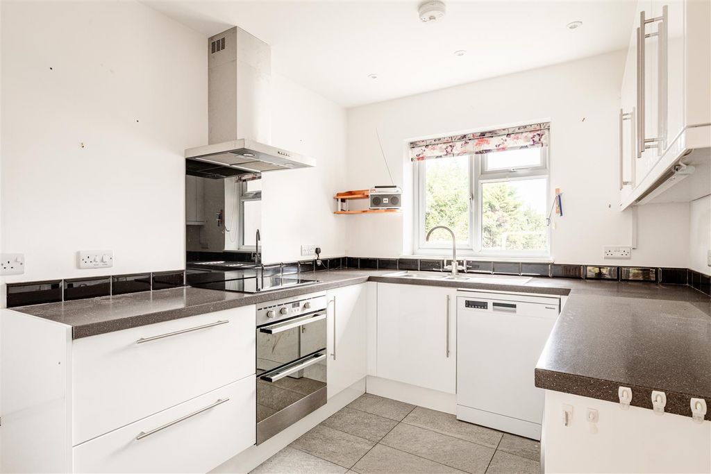 Property photo 3 of 16 54 St Edmunds Road-1.Jpg