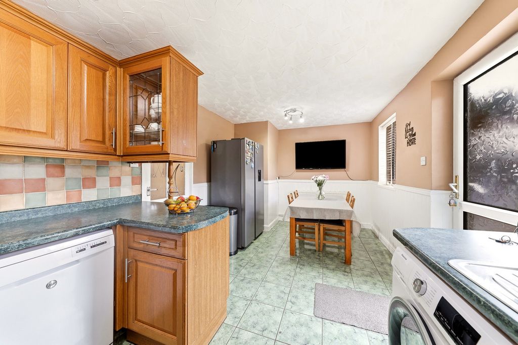 Property photo 3 of 20