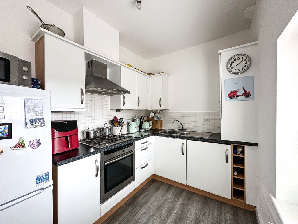 Property photo 3 of 12 4762135