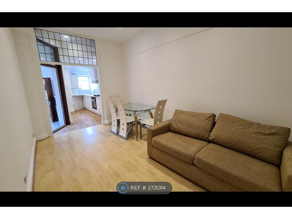 Property photo 1 of 20 Living Room