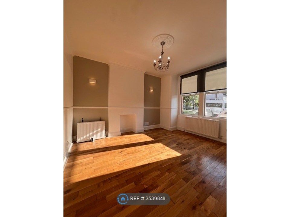 Property photo 1 of 11 Lounge