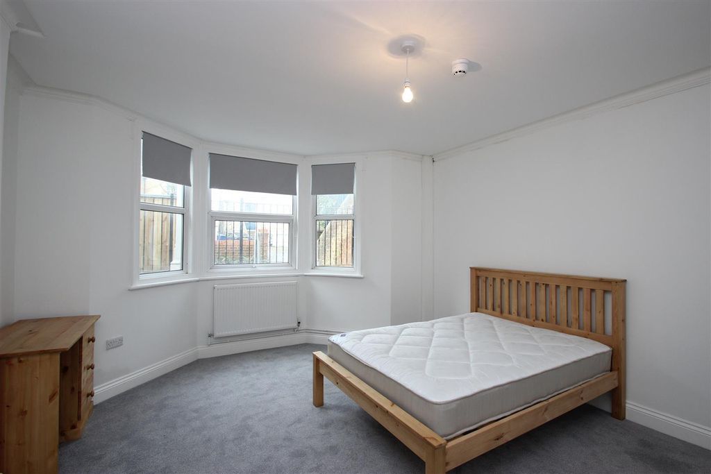 Property photo 2 of 4 221 Iffley Road Basement Front.Png