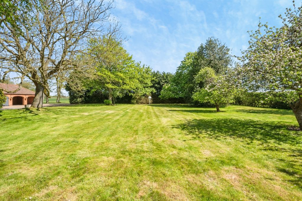 Property photo 2 of 24