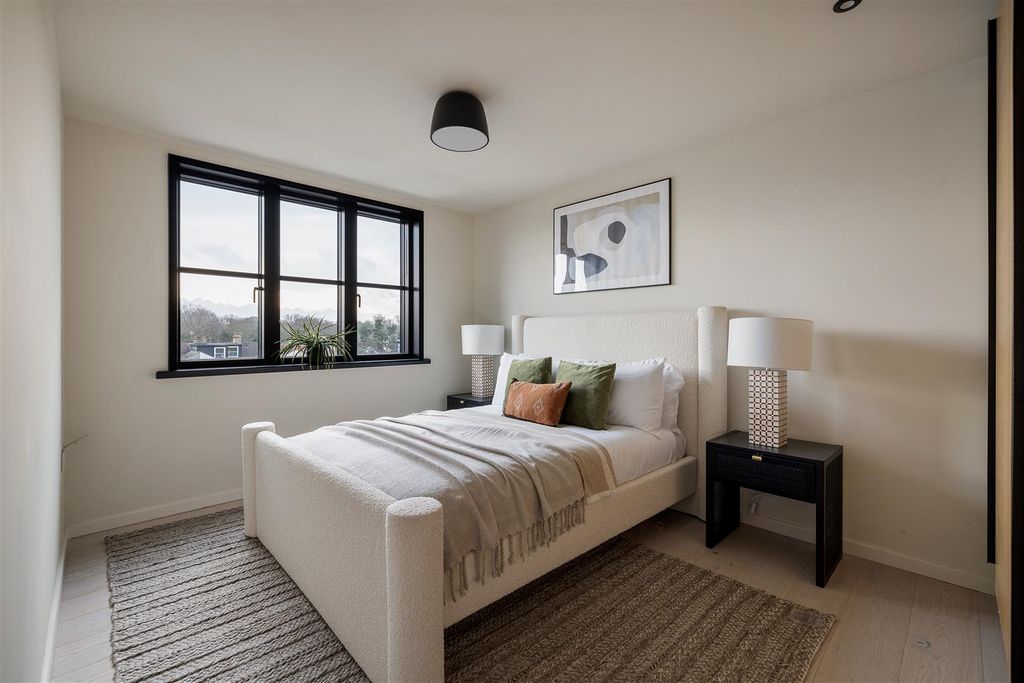 Property photo 3 of 25 Harley Court, E11