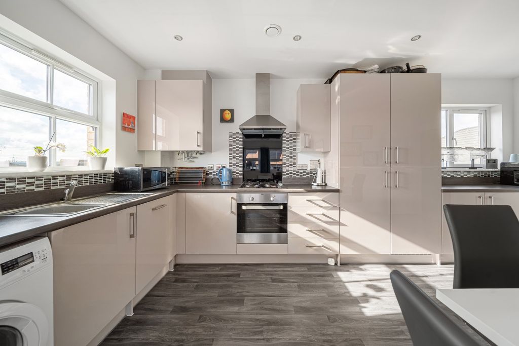 Property photo 2 of 11 5029323