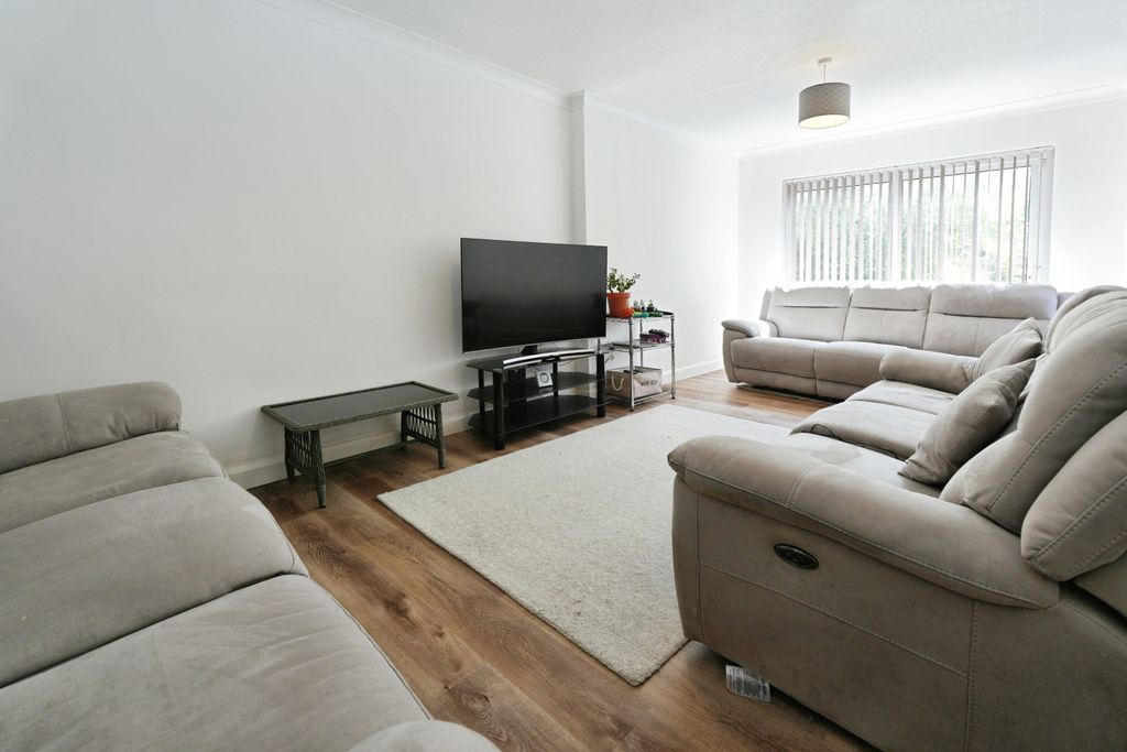 Property photo 2 of 20 Lounge